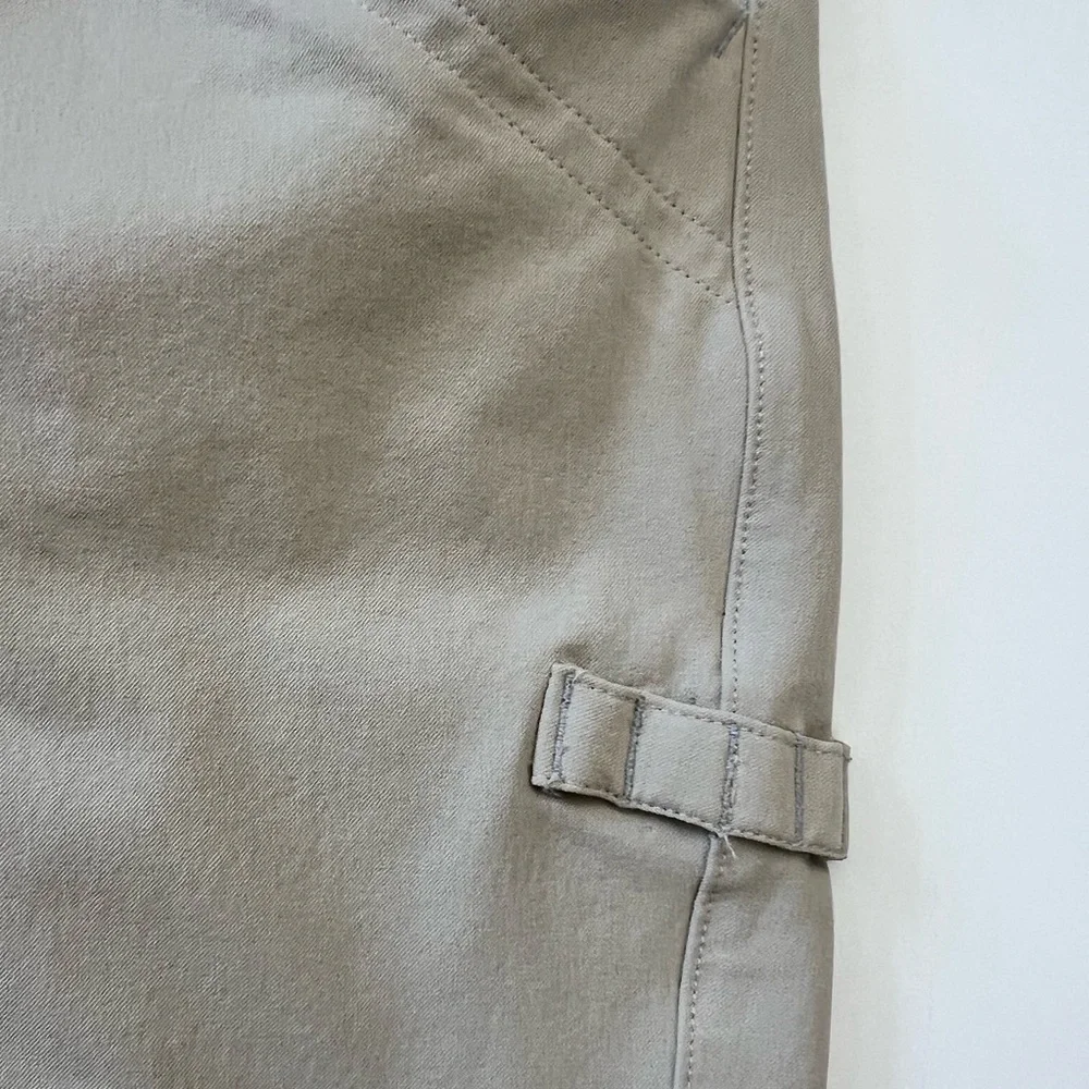 Under Armour Women’s Tan Golf Shorts Stretch Size 6